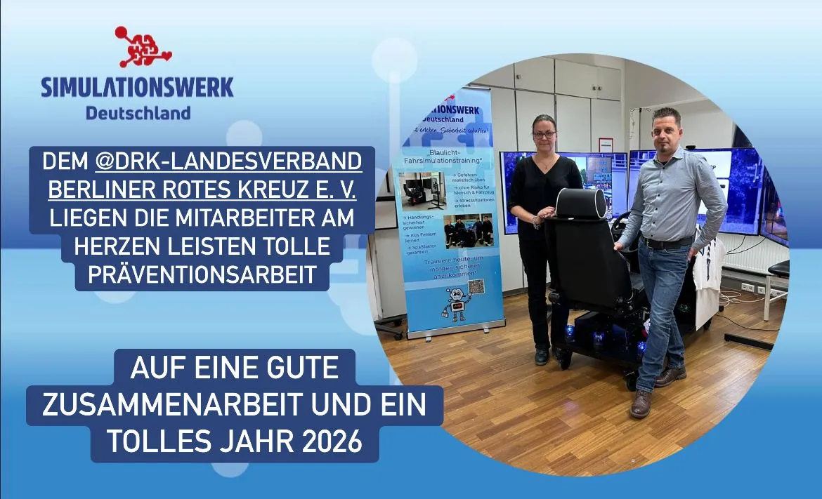 Fahrsimulator des Simulationswerk Deutschland wird für den Transport vorbereitet und in ein Einsatzfahrzeug verladen; unterwegs zum DRK-Landesverband Berlin.