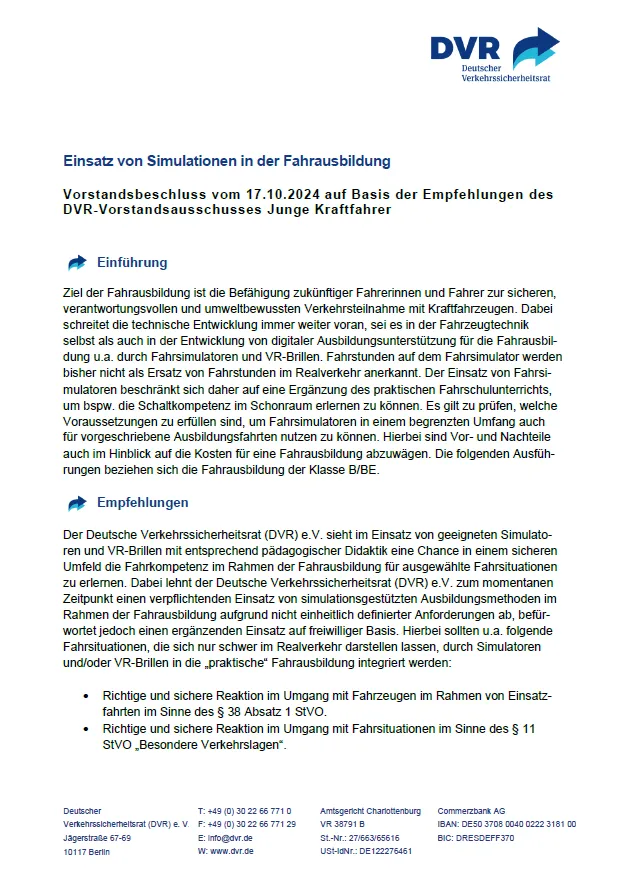 Fahrschüler trainiert in Fahrsimulation am Fahrschul-Simulator, um Fahrkompetenz sicher zu erlernen, gemäß DVR-Beschluss 2024